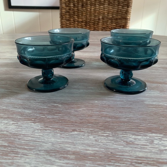 🦋Vintage Blue Glassware - Picture 4 of 4